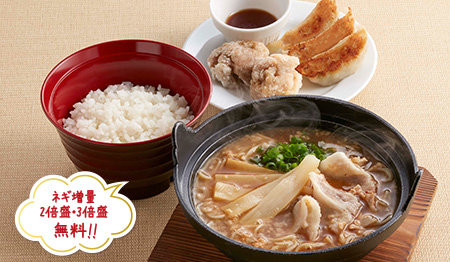 背脂たっぷり鉄鍋醤油ラーメンライス唐揚げ餃子セット