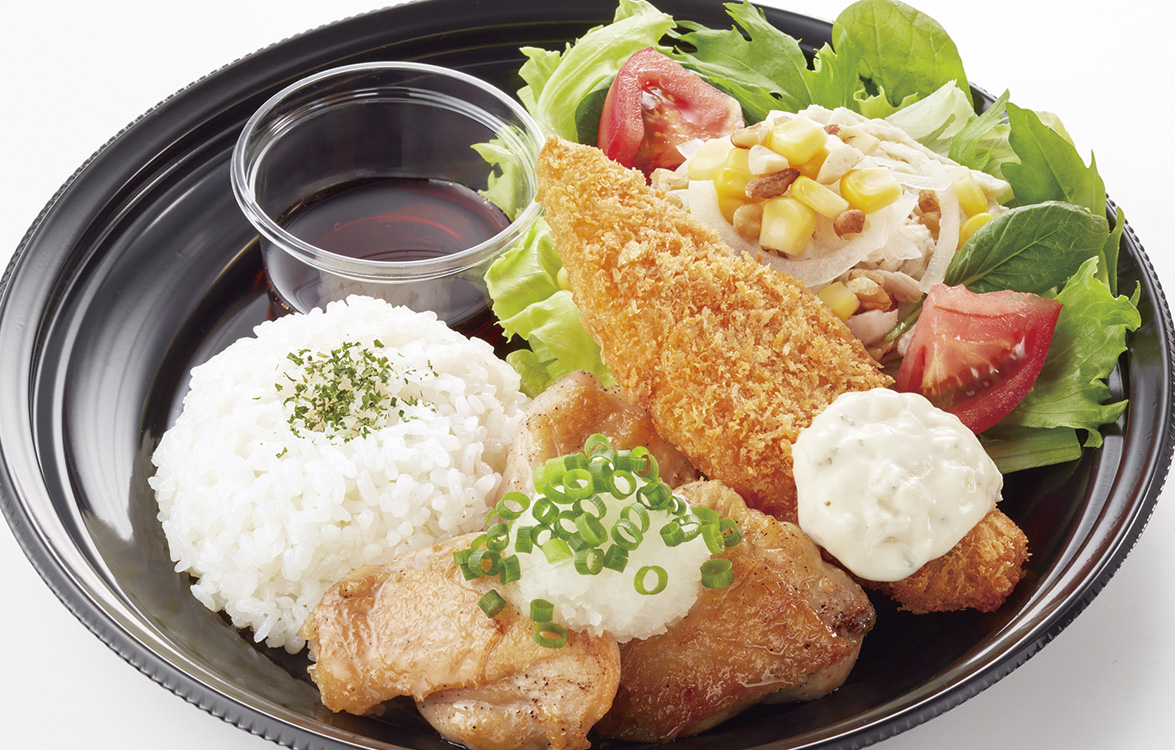 カフェプレートランチ（火曜日）白身魚フライとひとくちチキン＆蒸し鶏サラダ