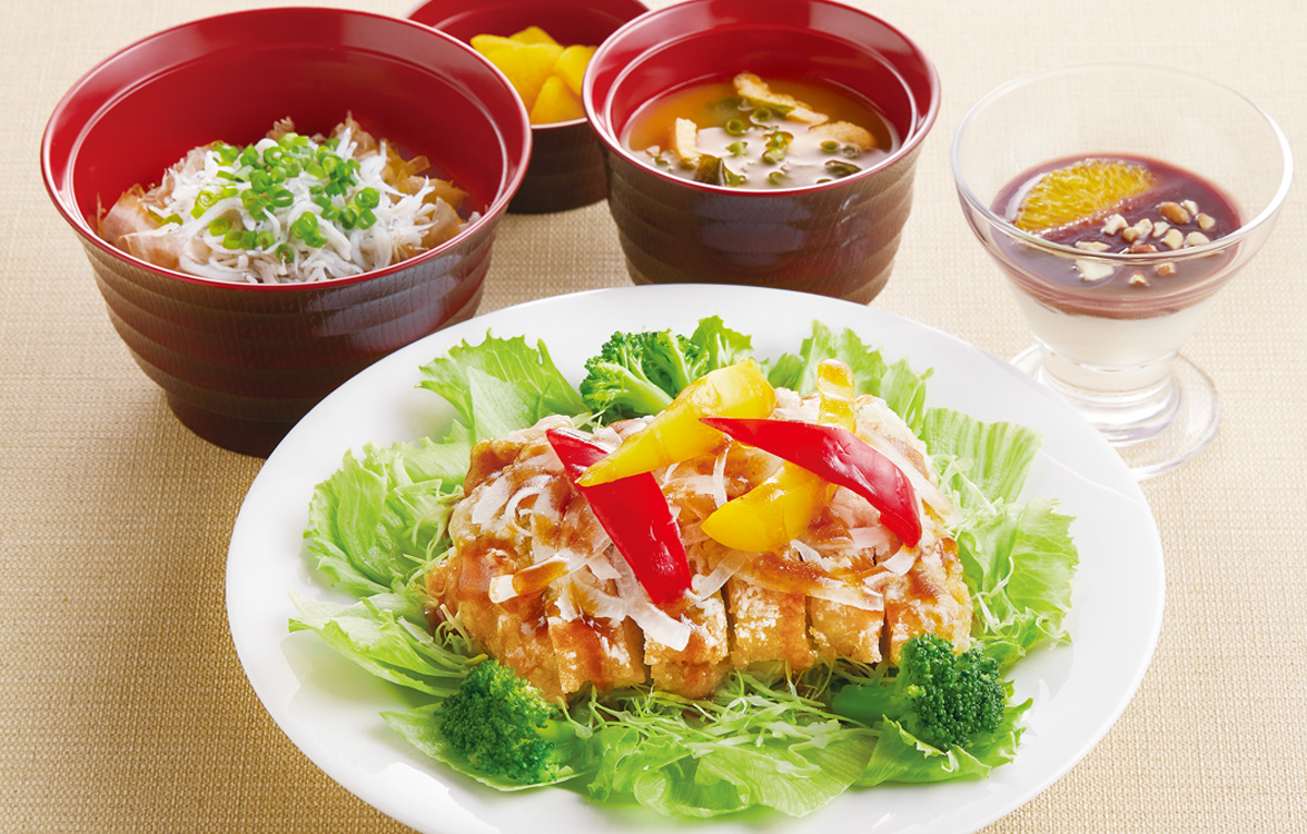 野菜たっぷりチキンの竜田揚げと釜揚げしらす丼