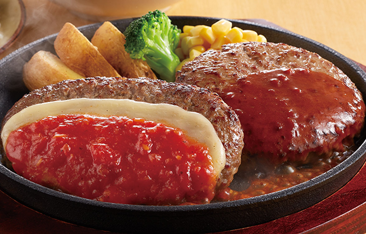 2026年8月25日（火）15時販売開始！「ふたつの味わいチーズハンバーグセット（ライス・サラダ付）」