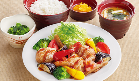 彩り野菜と若鶏の黒酢あんかけ定食