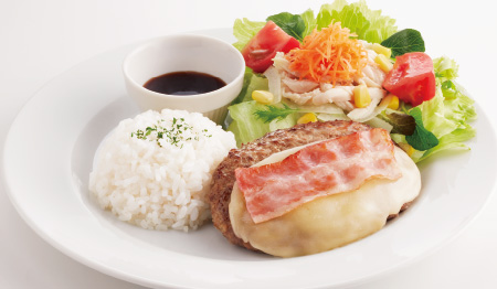 ベーコンチーズハンバーグ＆蒸し鶏サラダ